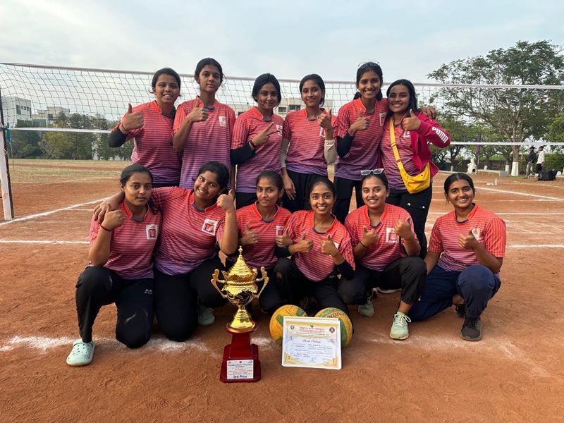 The GSSSIETW Mysuru Women’s Throwball Team secured the 1st Runner Up position in the VTU state level Women Throwball Tournament held on 18th December 2024 at KLE Engineering college Chikodi